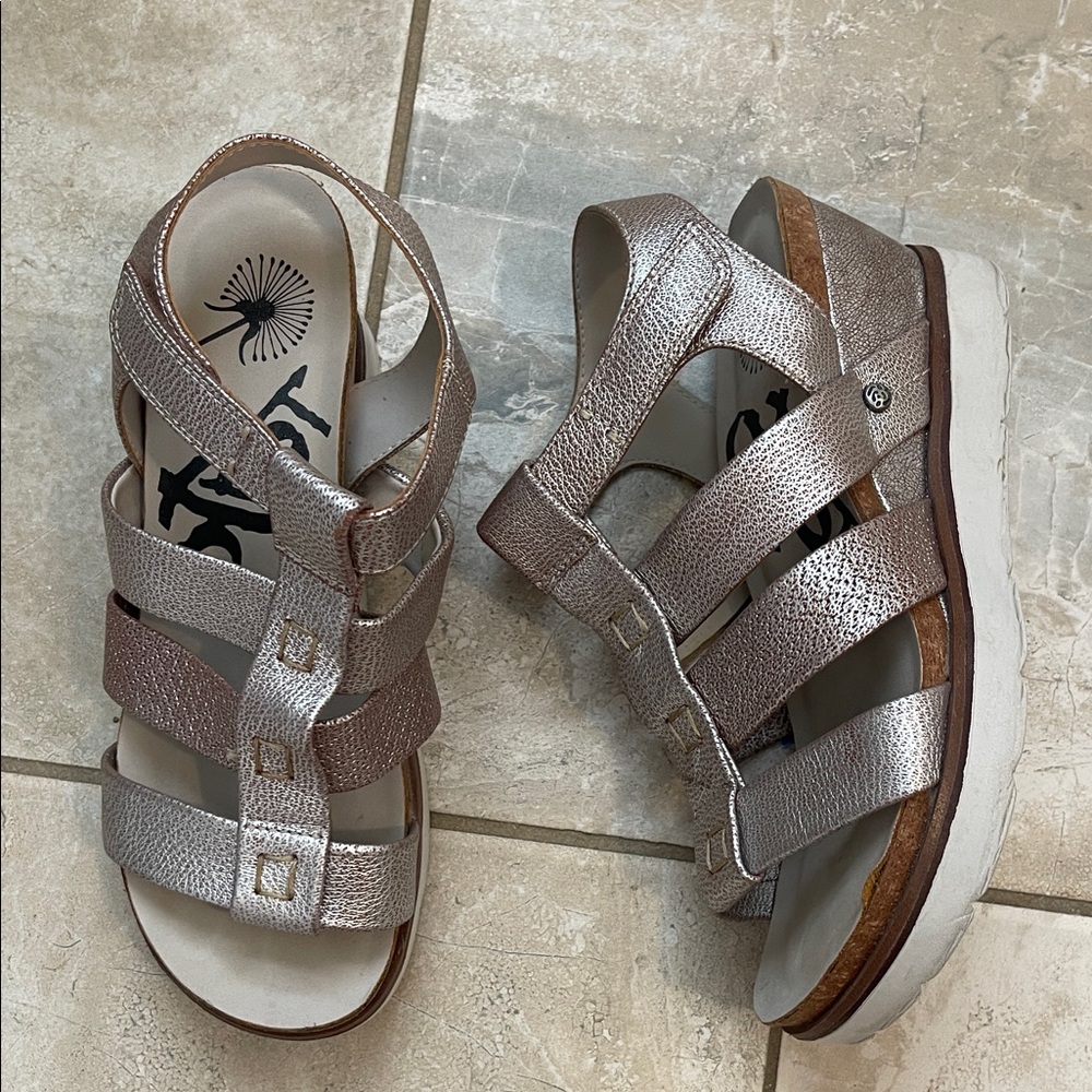 OTBT New Moon Platform Wedge Sandals 7 Metallic